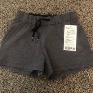 Lululemon On the Fly MR short 2.5” size 4